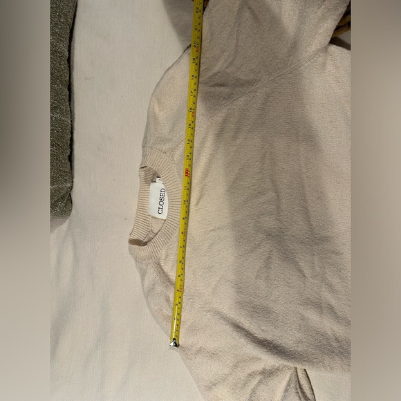Men’s cream Size M sweater. Never worn. - Picture 7 of 7